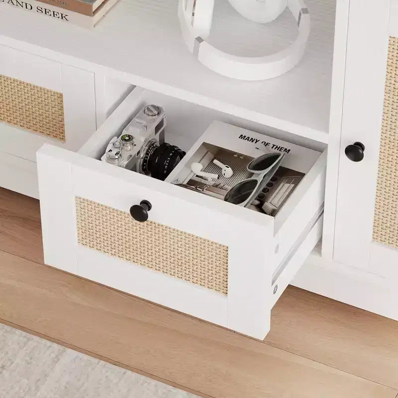 Mobile TV in Rattan Bianco con 2 Ante e Cassetti, Stile Bohemien, Adatto per TV fino a 70", Assemblaggio in 2 Persone