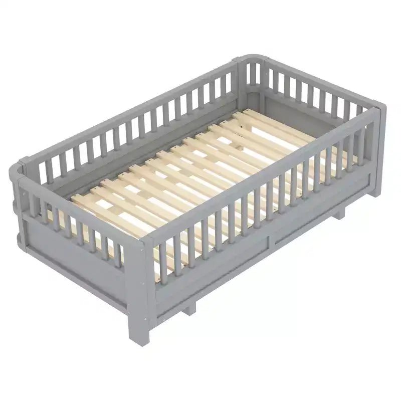 Letto a piattaforma in legno massiccio grigio/bianco con sponde di sicurezza – Singolo / Singolo XL, trasformabile in matrimoniale, per 1–2 utenti
