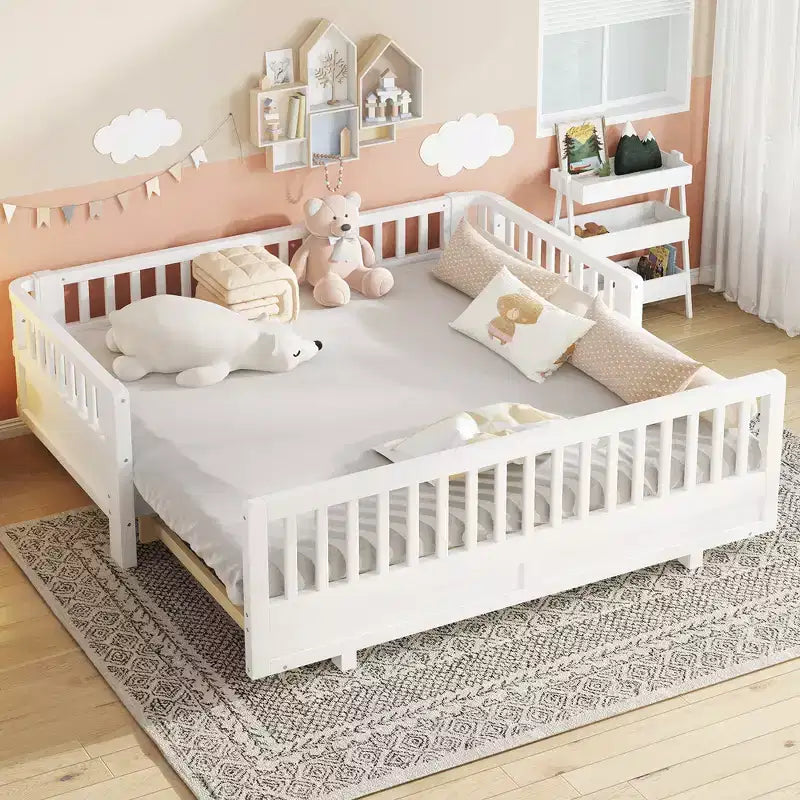 Letto a piattaforma in legno massiccio grigio/bianco con sponde di sicurezza – Singolo / Singolo XL, trasformabile in matrimoniale, per 1–2 utenti